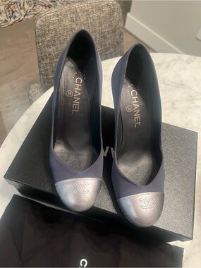 CHANEL Navy Pumps with Silver Cap Toe